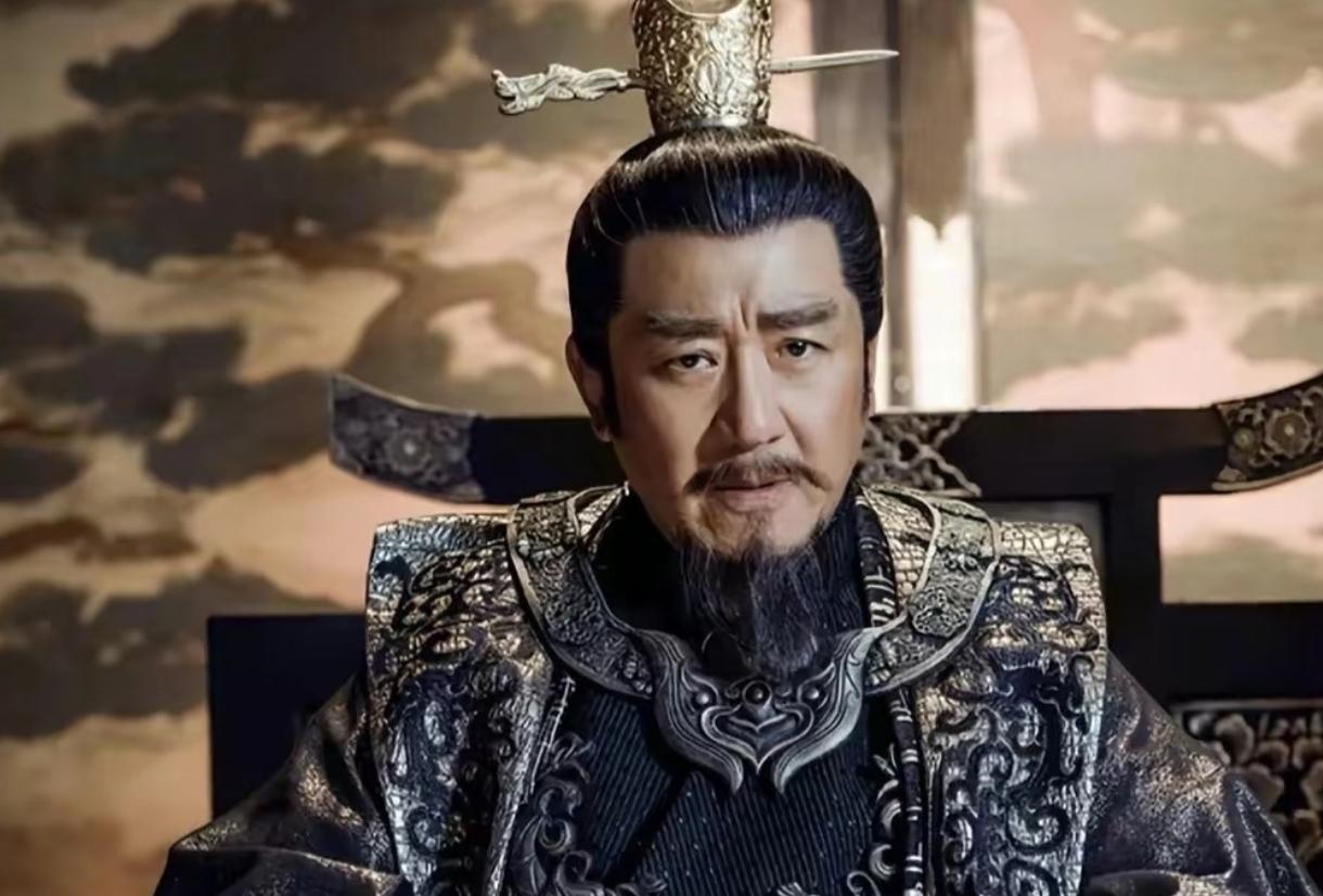 904年，唐昭宗李晔大宴群臣，几杯酒入肚，李晔把心一横，把朱温至招到跟前，指着自