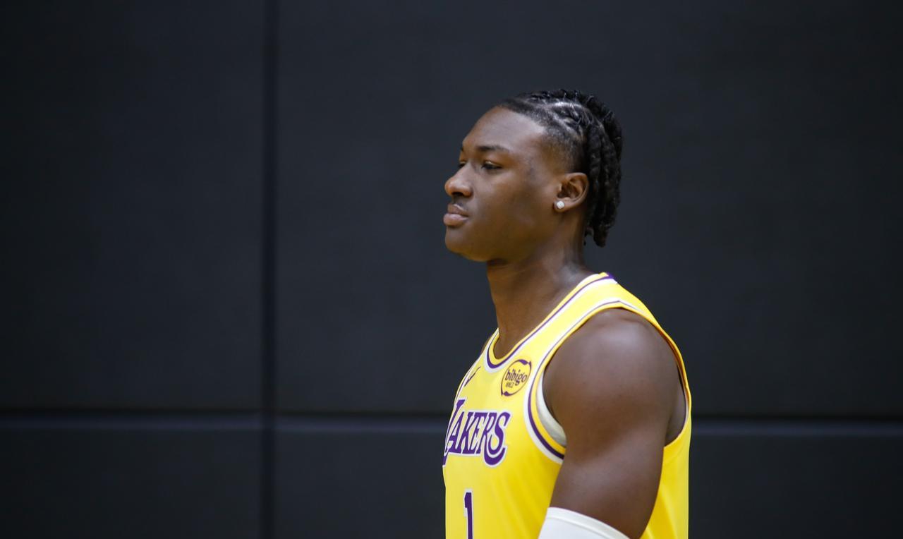 除了东契奇以外，湖人还有非卖品，不是里夫斯！湖人队记报道：湖人管理层将蒂耶罗视为