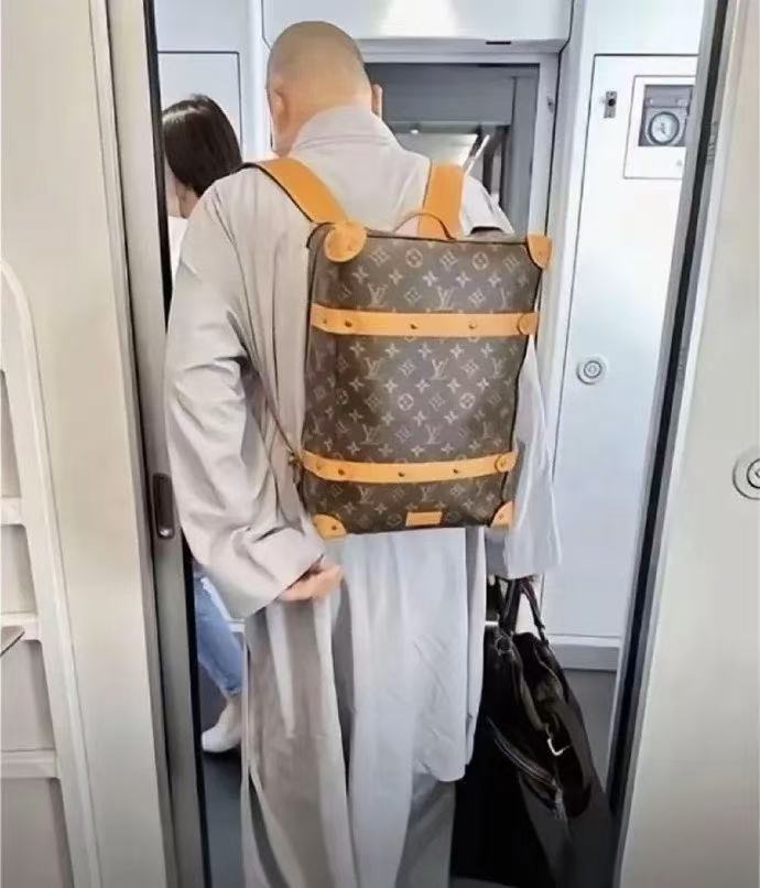 你挑着担，我牵着驴....