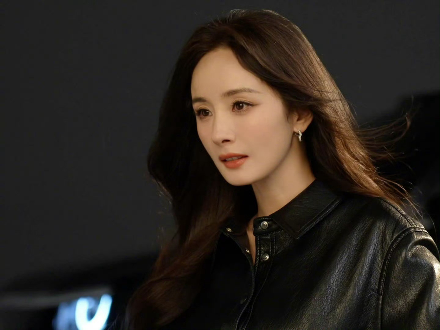 予美人兮幂也（307）杨幂最新物料，黑色皮衣又酷又美予美人兮幂也