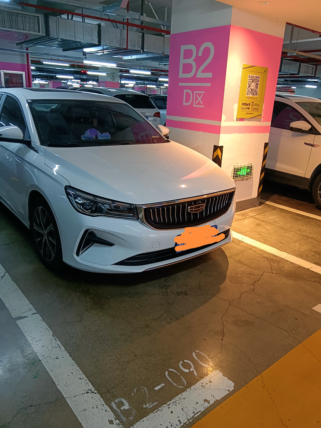 吉利帝豪驾驶5000公里感受1.刚提车开车过程，低速踩油门，偶尔有小顿挫，在可