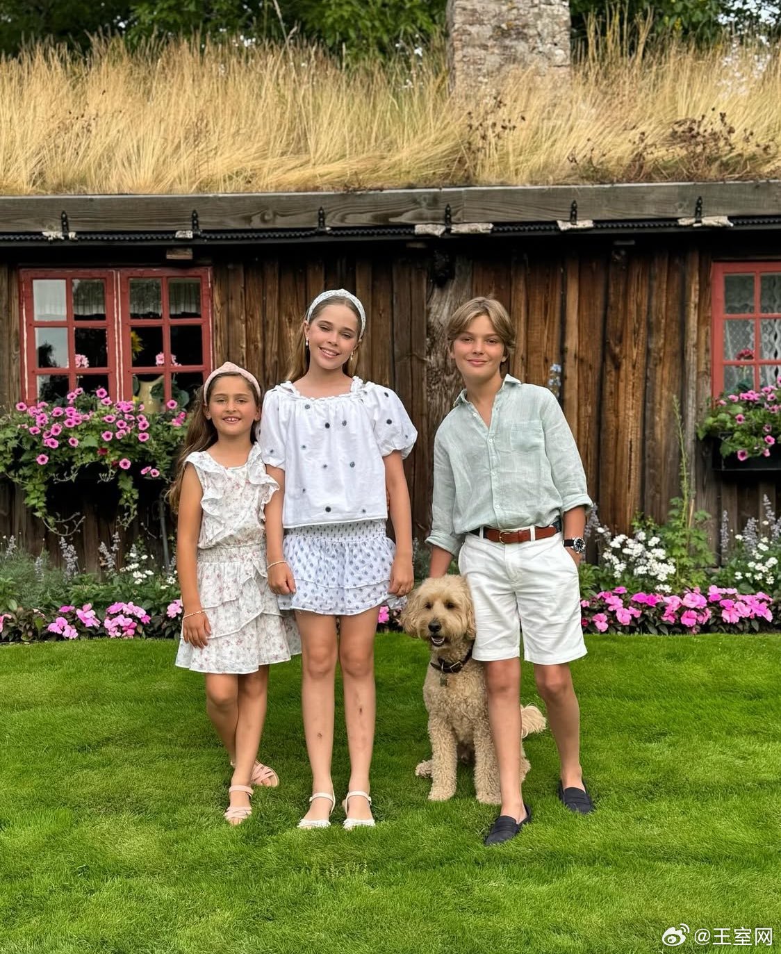 瑞典王室🇸🇪7月31日，玛德琳公主公布三个孩子的新照片。莱昂诺尔公主、尼古