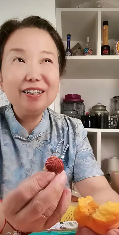 网上问许敏和老杜谁强谁弱？呵呵，明眼人都知道，要不是现在网络发达，众人
