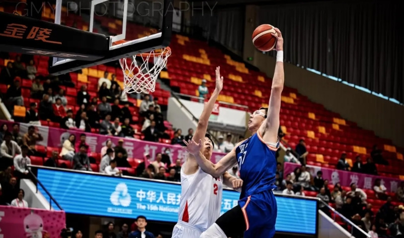 只要钱到位，玻璃都干碎！全运会的周琦真是强得可怕，四场比赛场均24+13，这恐怖