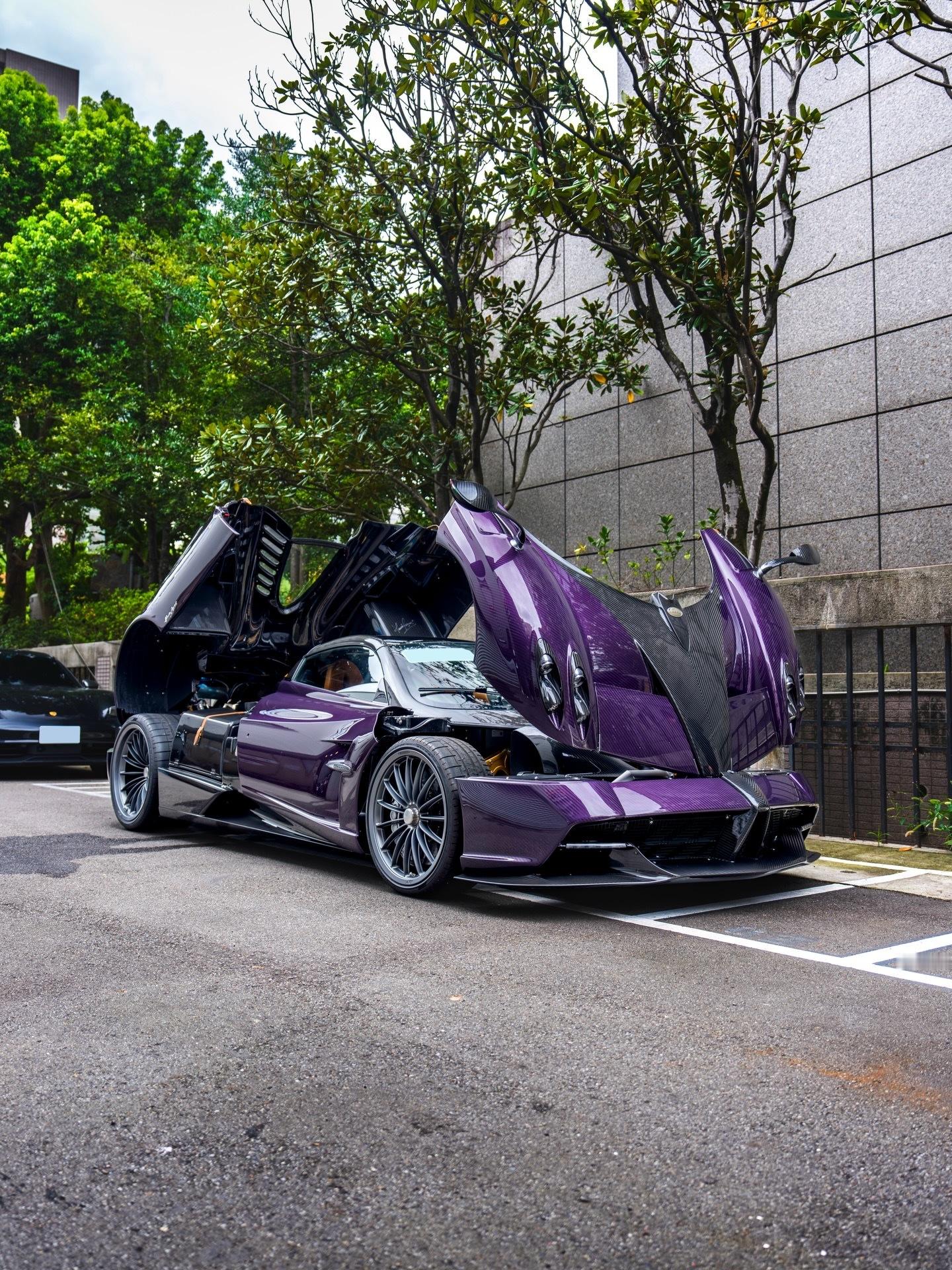 PaganiHuayraRoadster工藝的藝術💜💜..帕加尼huay