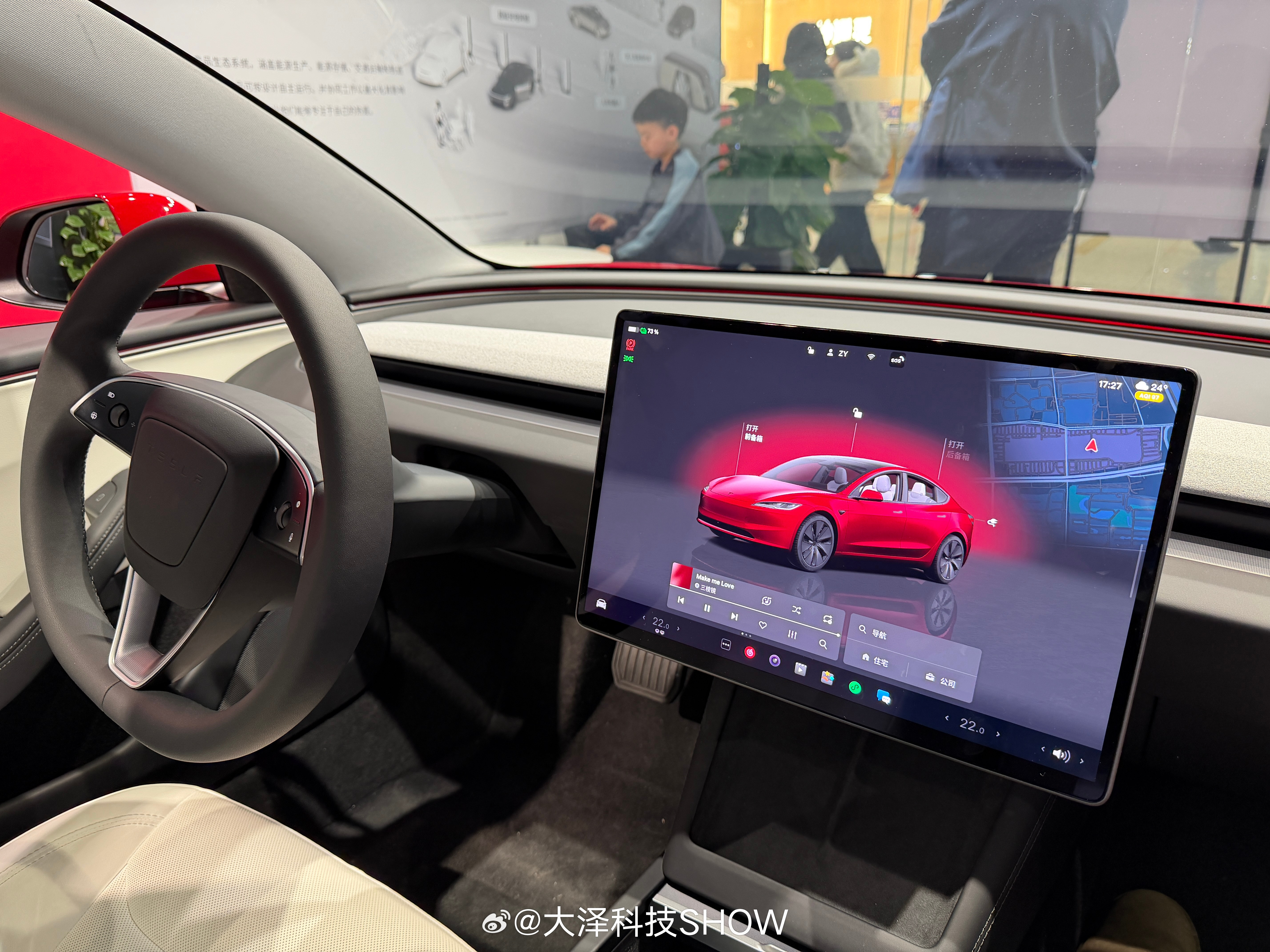 好久没认真的体验一下特斯拉的车机，出乎意料的流畅好用！怎么说呢，国产的车机你会感