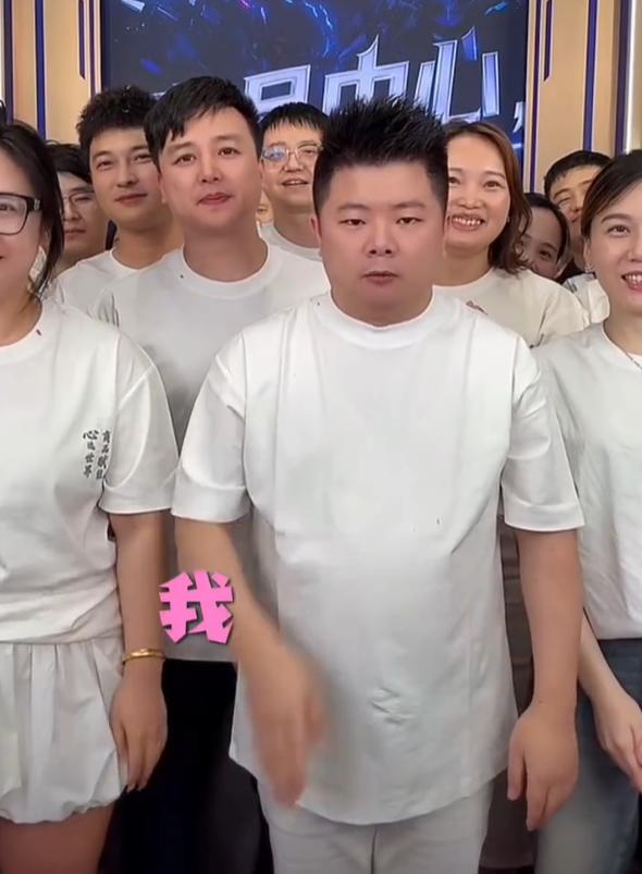 这是互联网黑社会吗？辛巴这波操作，简直刷新下限！直播开骂，悬赏百万。公然征