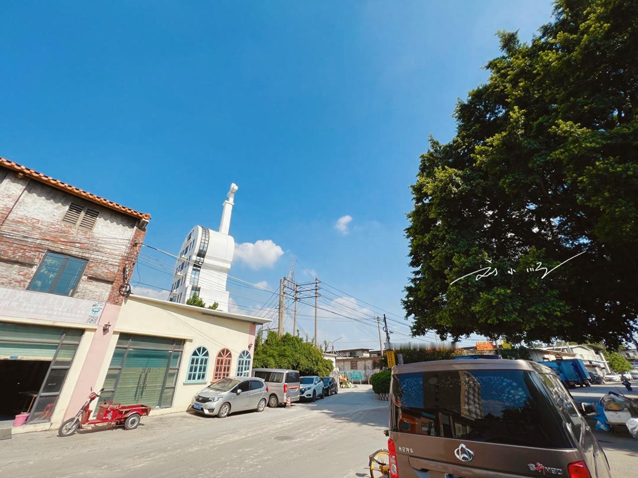 广东佛山南海区有一座造型奇特的教堂——基督教盐步堂，因外形引发争议，有人觉得好看