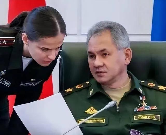 给绍伊古女儿委以重任，普京的布局：贪腐归心腹，体面归老臣？普京对绍伊古派系的清算