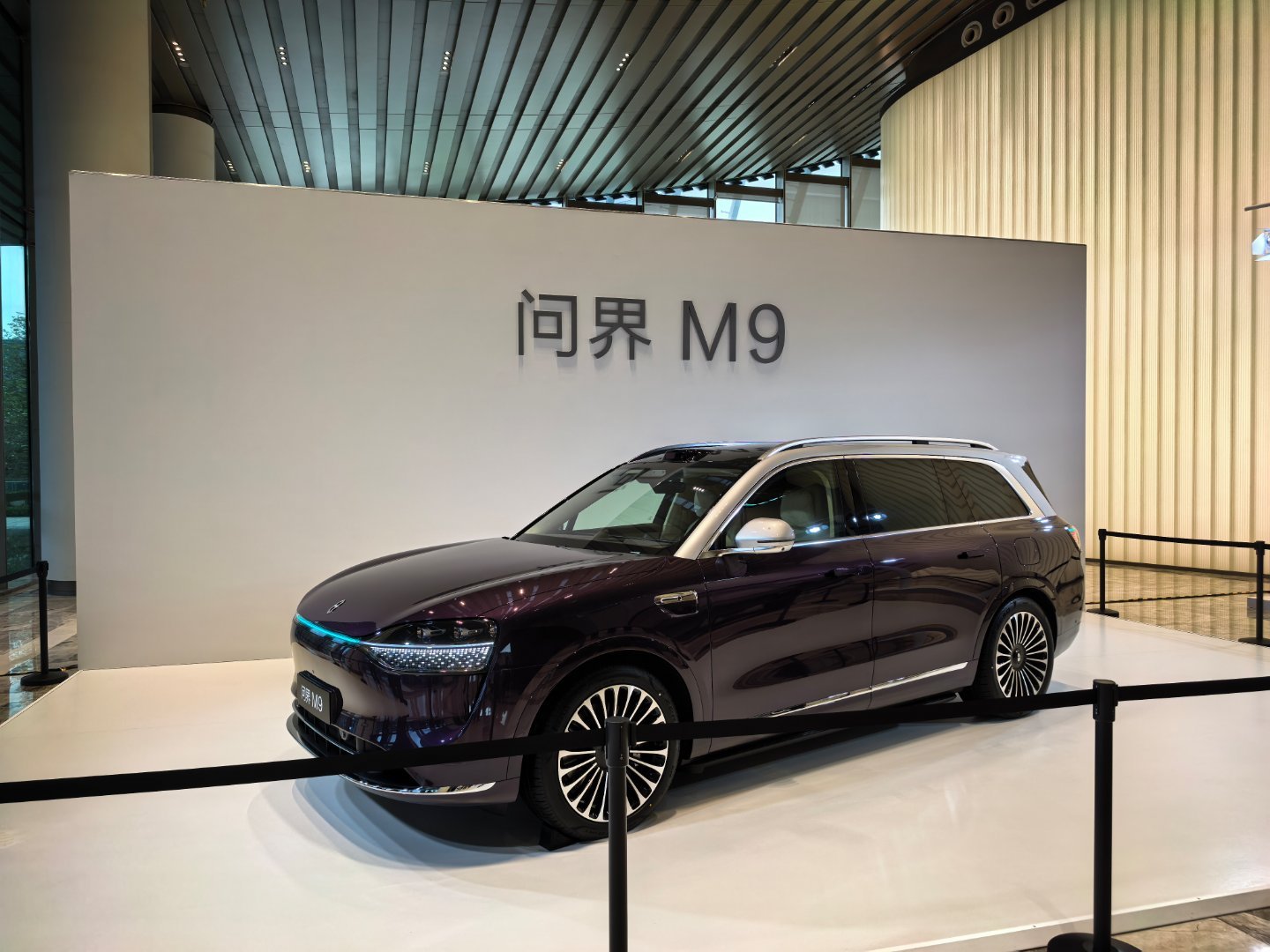 鸿蒙智行发布会，师兄作为问界M18车主，已经强势抵达现场深圳