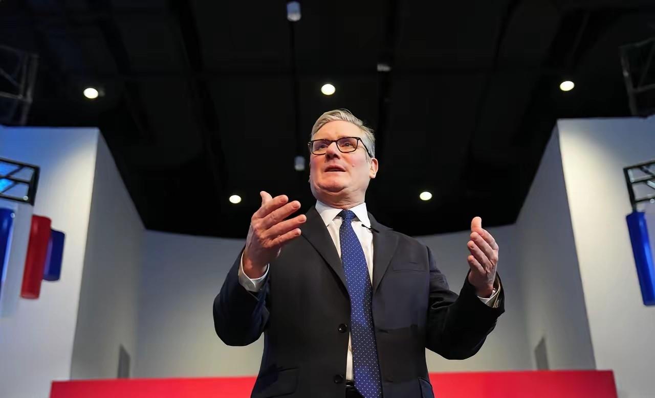 高市尴尬了，本想设宴拉英反华，没想到斯塔默不给面子​​1月31日，英国首相斯