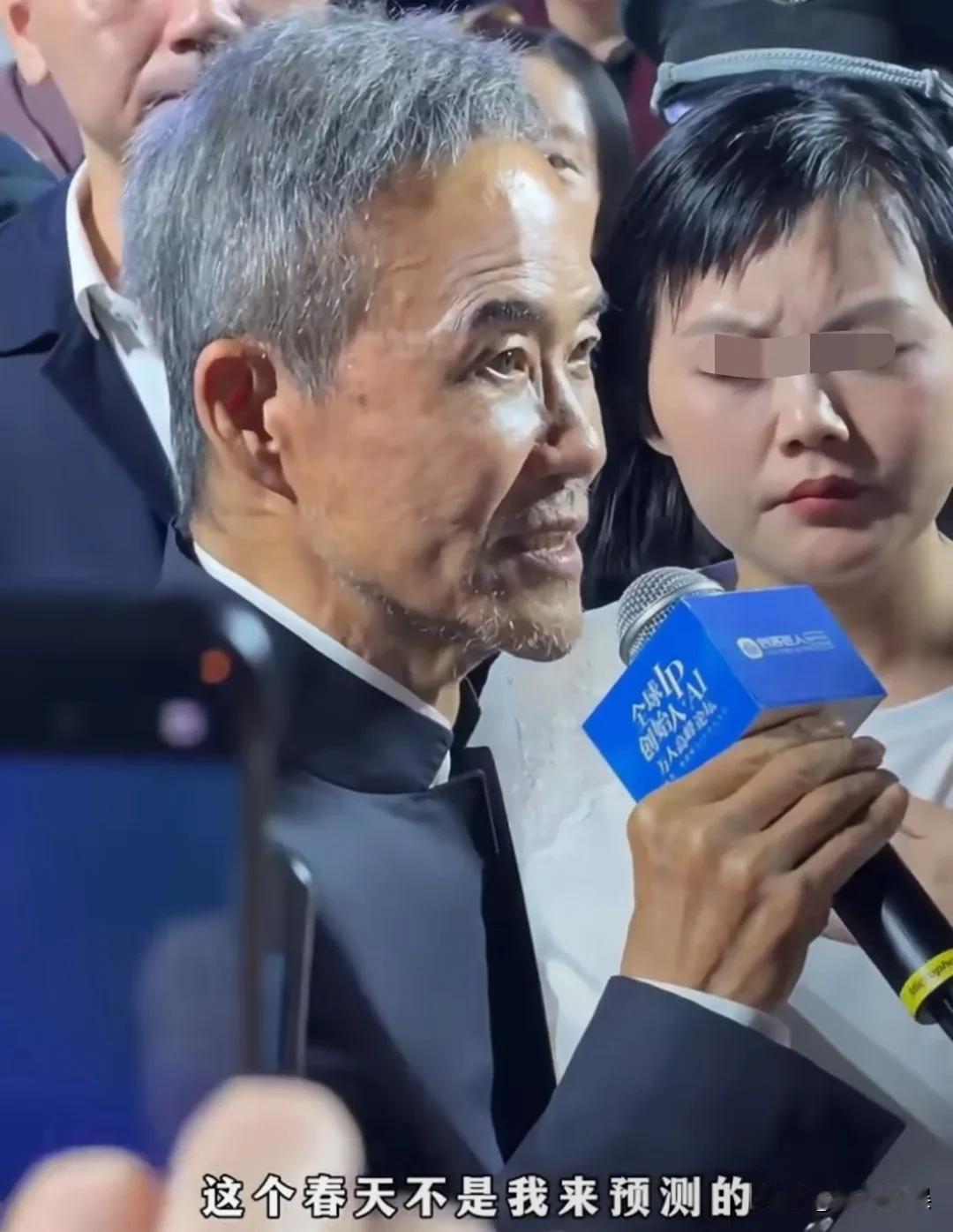 74岁的王石是真的老了，不仅仅是外貌，更多的是精神气。他出席活动，头发花白，身