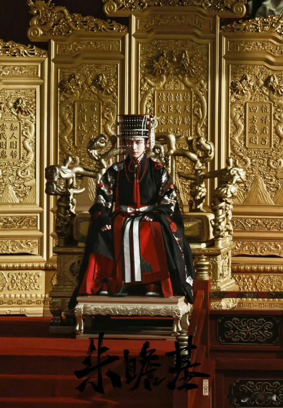 我的老天奶，成毅登基神图来了，魑魅魍魉全部跪下​​​