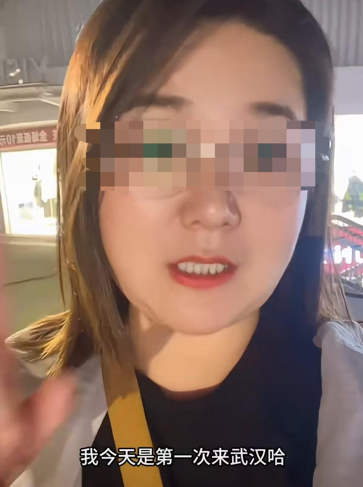 内蒙古大妹子在武汉旅游时打车去吃饭，不满司机没为她免费指路，而是把她送到了百米外