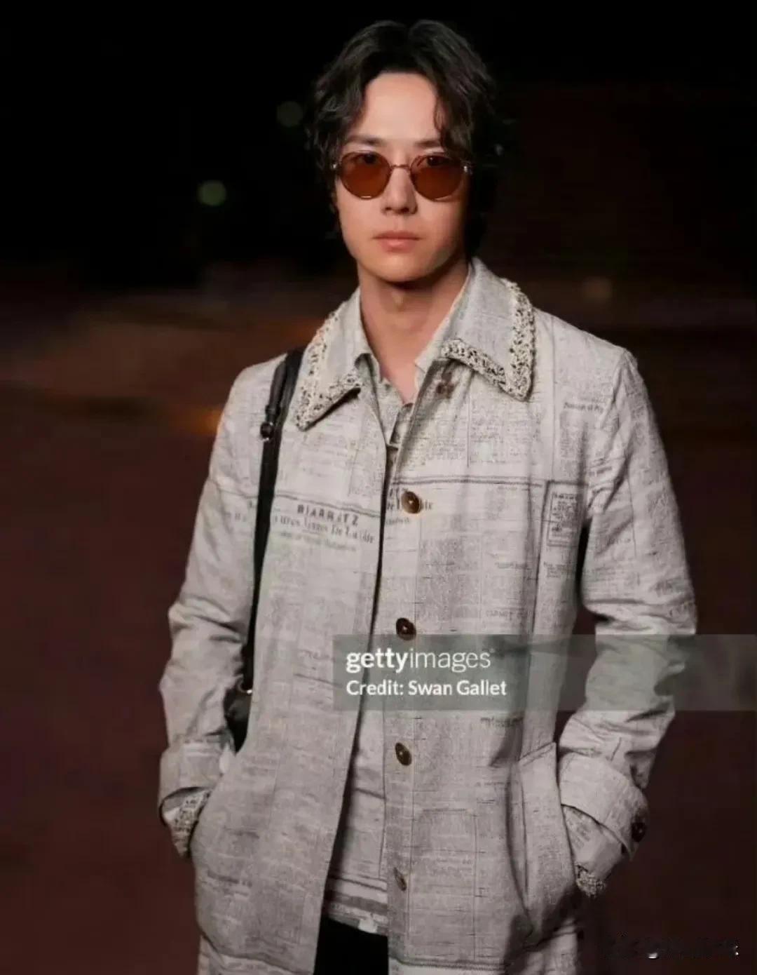 王一博这人气不是盖的，连香奈儿全球CEO都震惊到了！巴黎香奈儿大秀，明星挨