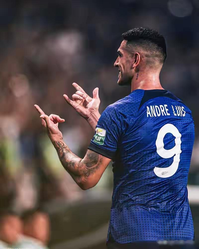 大连英博新赛季转会“猜想”先说一下，原上的海港中后卫李昂的自由身加盟的事情，就