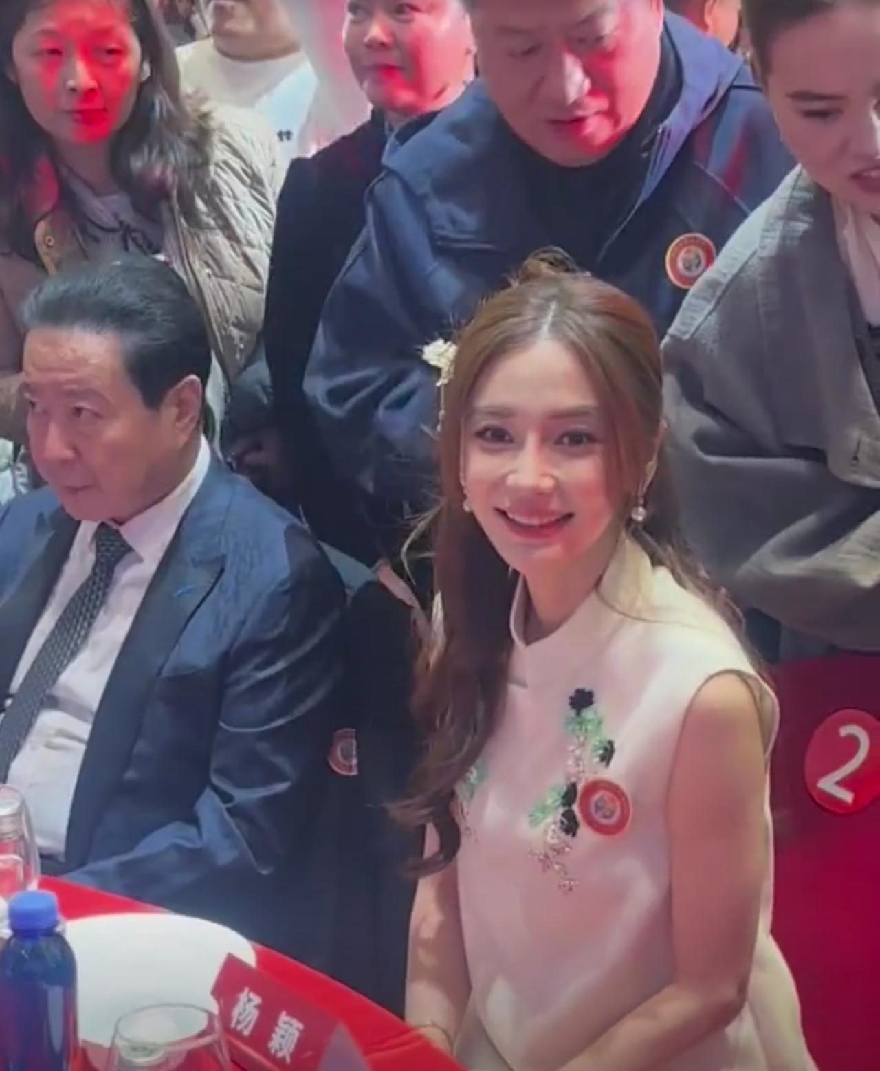 Angelababy杨颖，这个赛道拓展的有点快呀在其他女明星还在穿着高级定制的