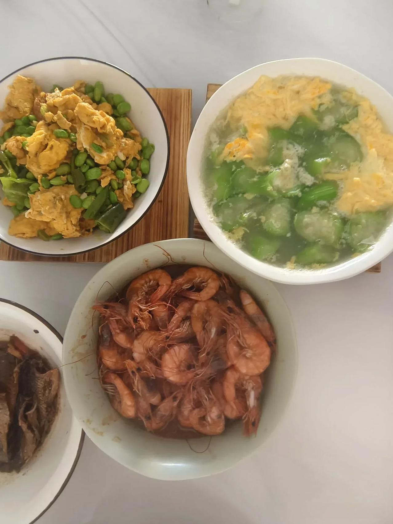 退休了，原本打算来到女儿家住一段时间，带带外孙享享福，可是没想到才来几天，啥