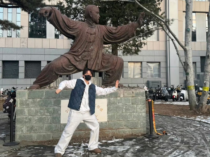 王楚钦最近的停停走走，鲜活小孩开心最重要！