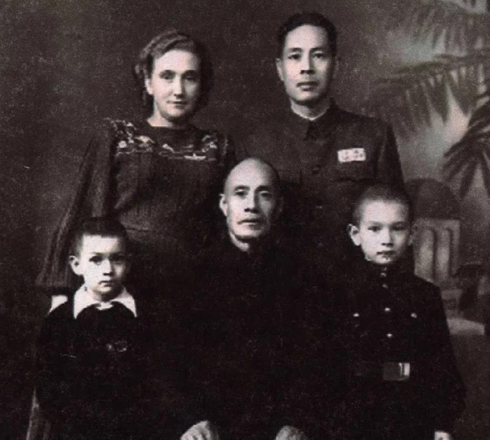 1964年，有关部门赶来哈军工，告知空军工程系主任唐铎少将：“现在给你两个选择，