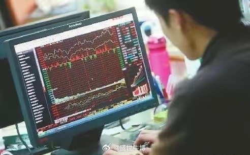 普通人靠交易实现稳定盈利，难但有径可循普通人想靠交易稳定盈利，难度极大。市场变幻