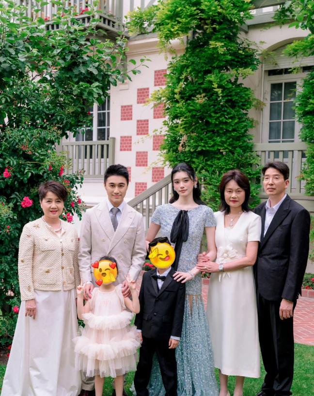 七年相守终圆梦！奚梦瑶何猷君法国办婚礼。整整七年，他俩终于补办了迟到的婚礼。