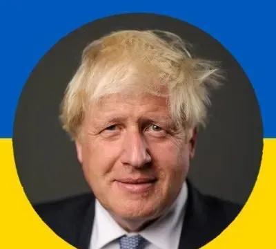 对于美俄元首会晤，英国前首相约翰逊8月16日晚将自己的大头像配上乌克兰国旗底色并