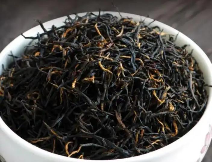 红茶是高血脂的“加速剂”？医生：稳定血脂，这4种饮品请少喝老李是个50多岁的