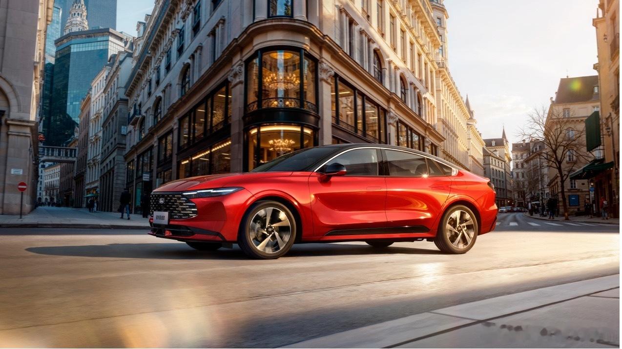 新蒙迪欧这次更新给我的感觉就是：福特终于把这台车的灵魂找回来了。没有玩虚的，还是