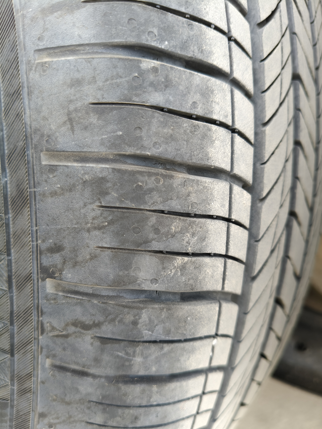 哈弗大狗一年多轮胎不行了这是哪个傻缺设计的规格？23560r19，这个规格的胎