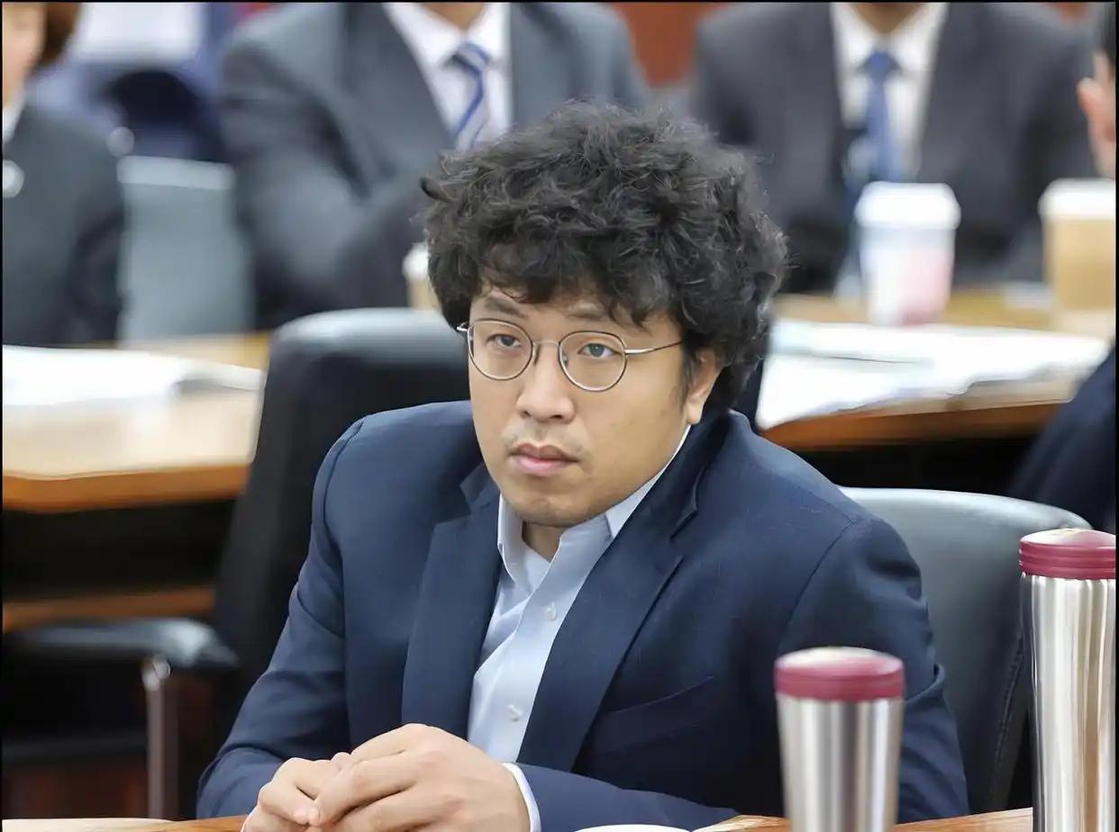岛内"小舰长"开火：吃饭砸锅的不只有蔡康永，王伟忠也跑不了！统派吕礼诗在