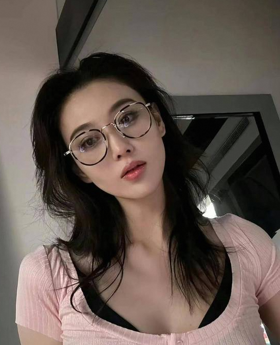 38岁张馨予逆龄蜕变：从舆论焦点到优雅女神