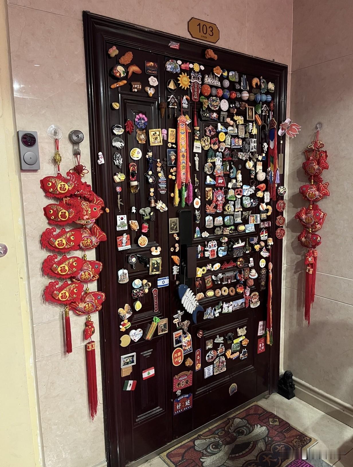 这家业主是很有钱吗？连入户大门都装饰成这样，不怕被小偷惦记吗？