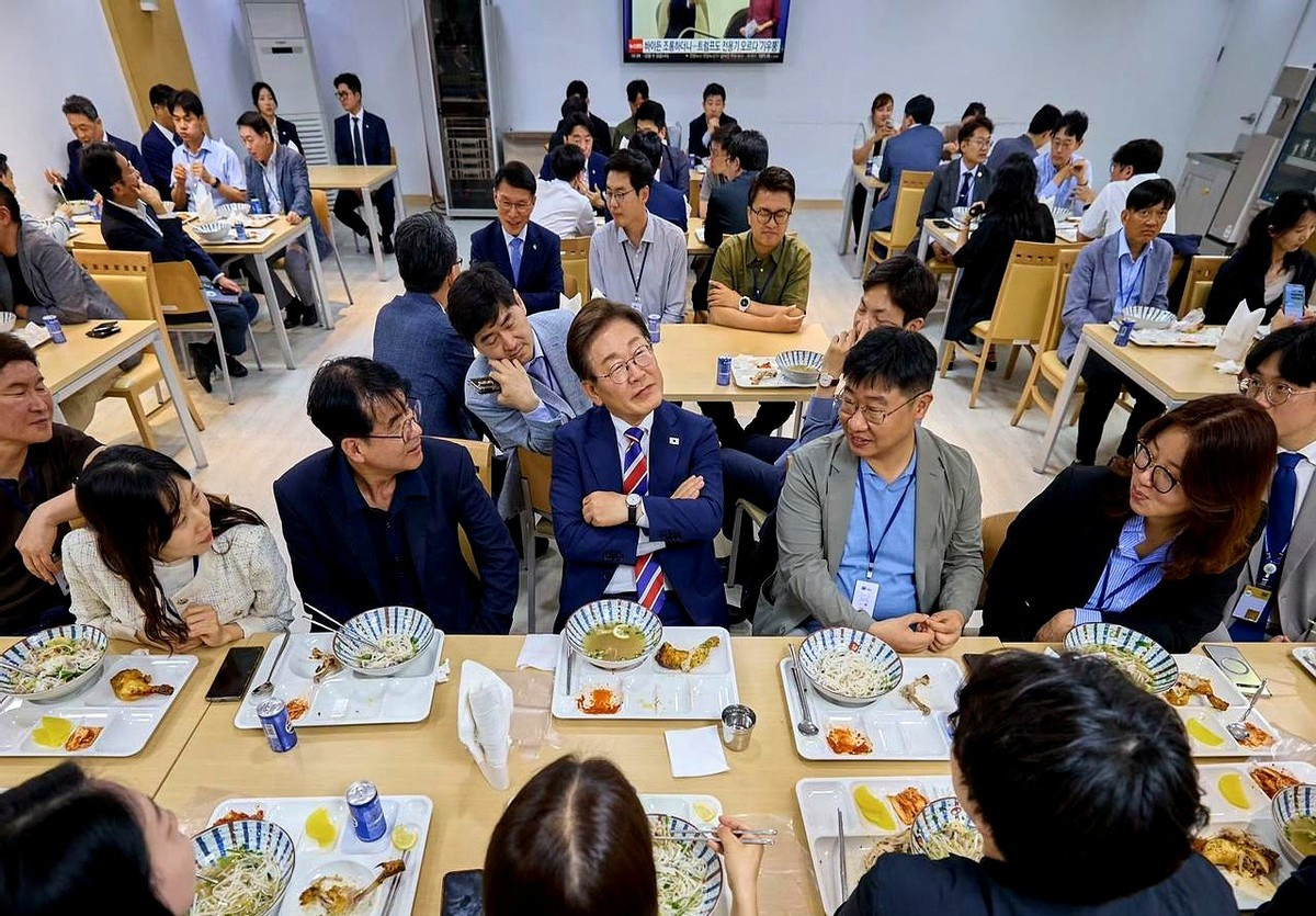 总统吃饭真快---哎哟我去！谁能想到，韩国总统又因为“炫