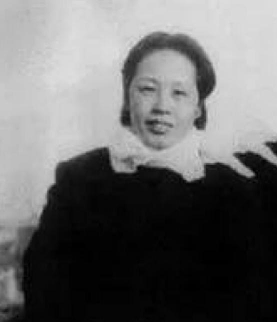 1949年，刘伯承听说原配还活着，并且日子过得很艰苦，就托人给她带信，想把她接到