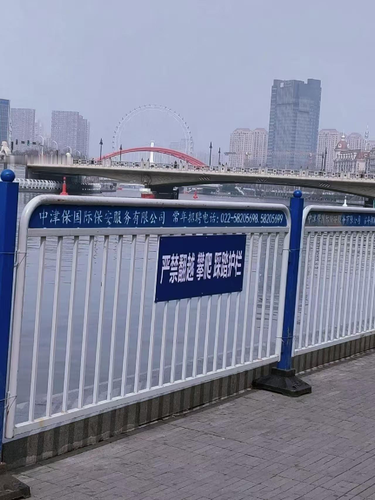 不知啥时候天津海河亲水平台被一道道铁栏杆裹得严严实实？规规矩矩想真正与海河亲水的