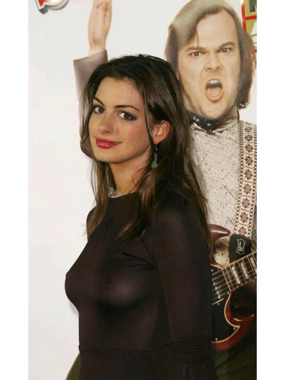 2003年电影首映礼上的安妮海瑟薇