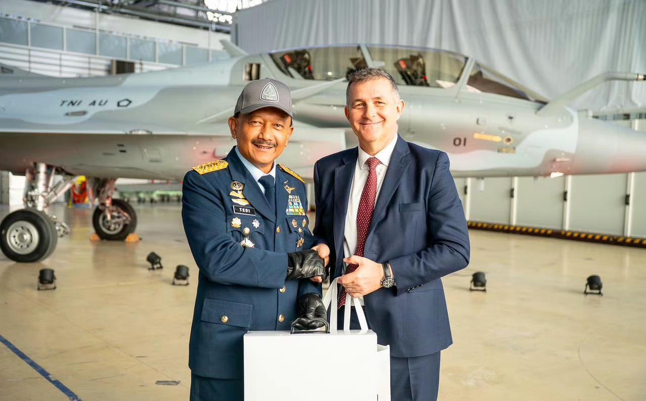 印尼最近在法国接收了三架崭新的阵风战斗机。飞机编号从T-0301到T-0303，