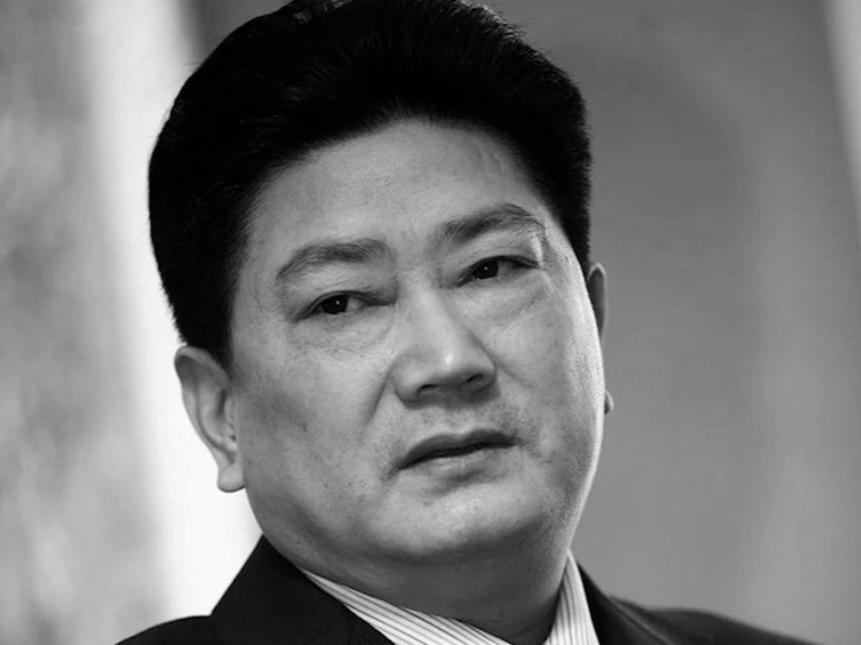 最近的李途纯，精力都耗在了两枚价值十亿的商标上。“太子”“日出”这两个当年砸十