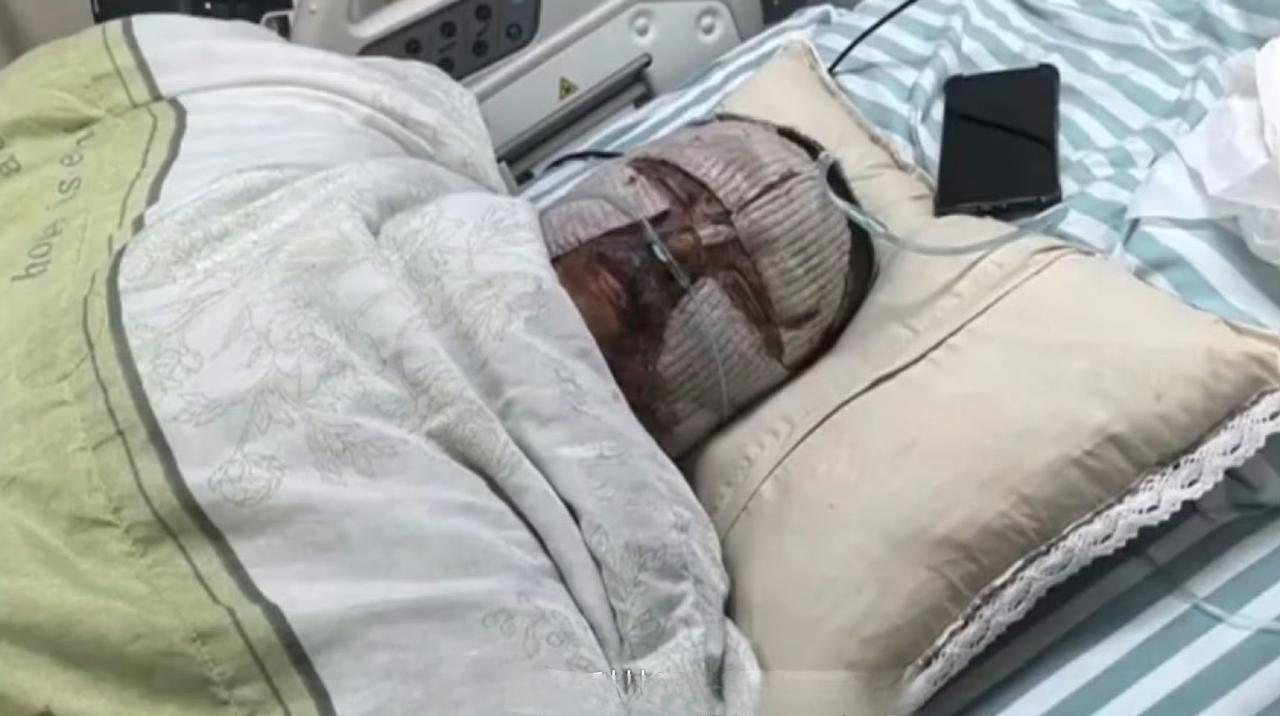 安徽怀远的张先生在杭州生活，平时常骑电动车带妻子出门，日子过得平平常常。他的电动