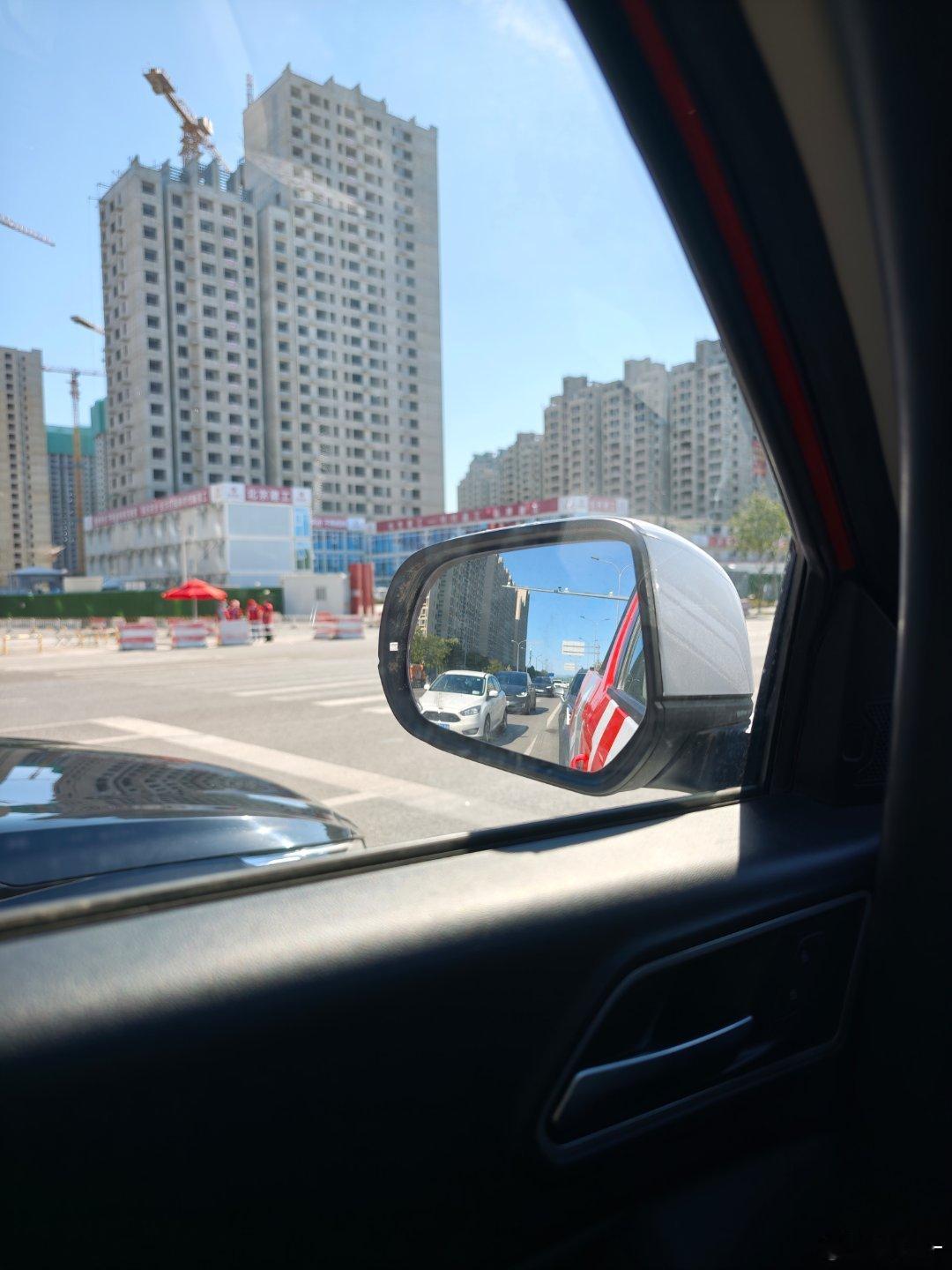 火炮视野无敌啊[笑着哭]感觉比所有驾驶员都高出半个身位再配上这套拉花，回头率拉