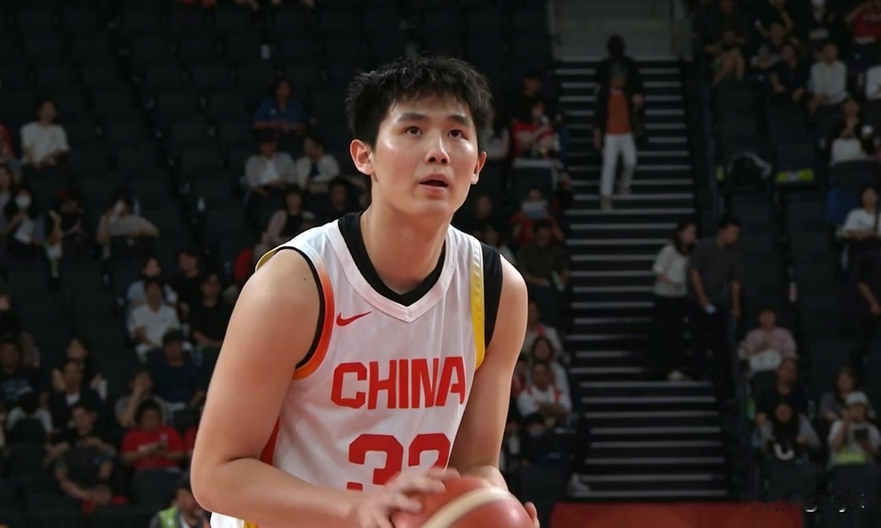 今天如果没有庞峥麟、李弘权，中国男篮输的会更惨。庞峥麟拿到22分，李弘权12