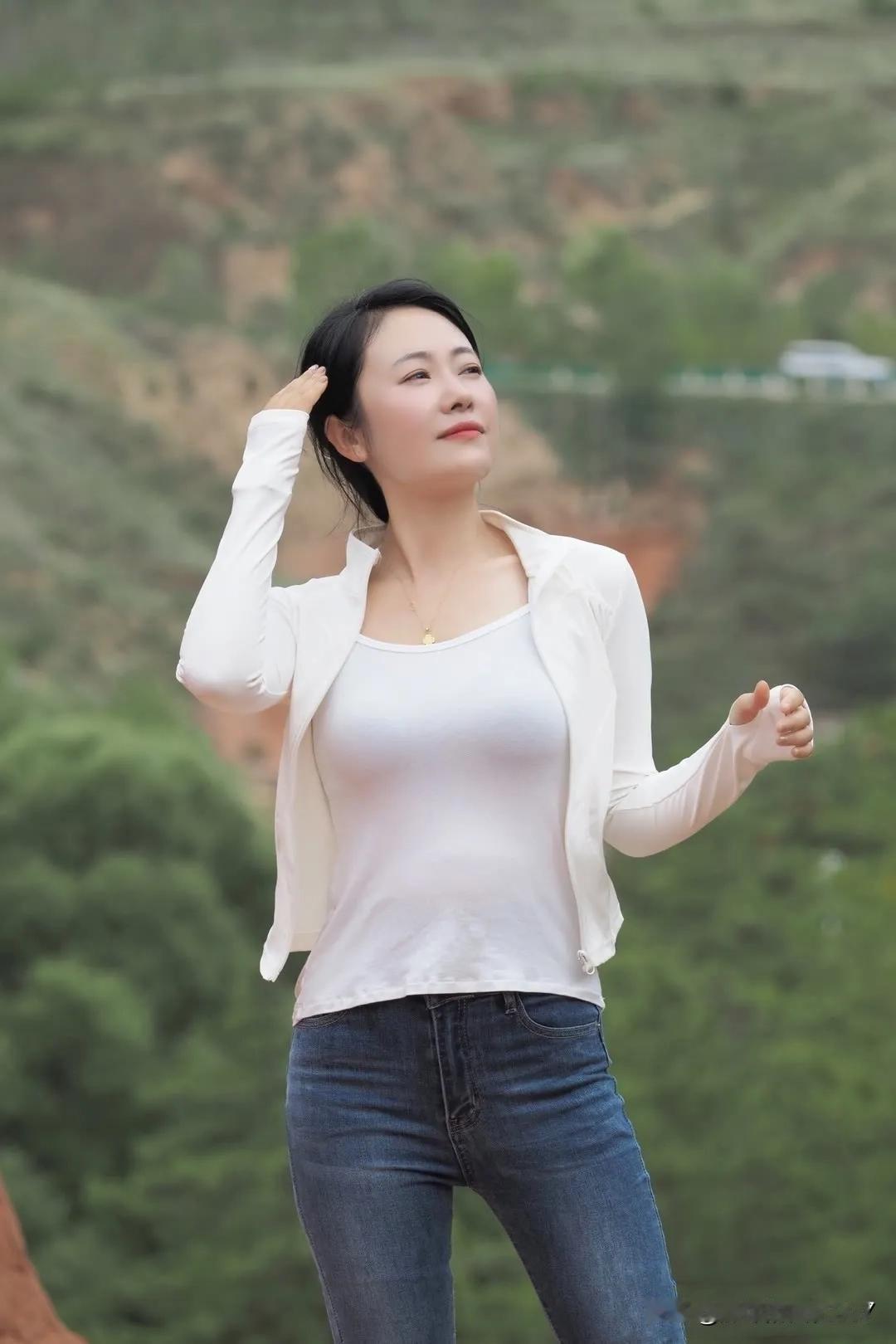 在山间微风中享受自由与宁静，简直是繁忙生活里的一剂良药。如今快节奏生活把人卷入忙