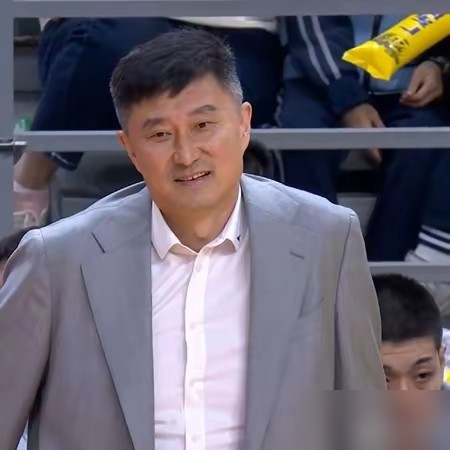 杜锋终于不忍了？惨败广州后，他一句话撕开广东队最后的遮羞布。你看那...