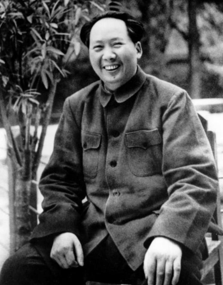 1962年4月，毛主席的机要秘书高智被调往西安工作，临走前，毛主席突然对他说：“