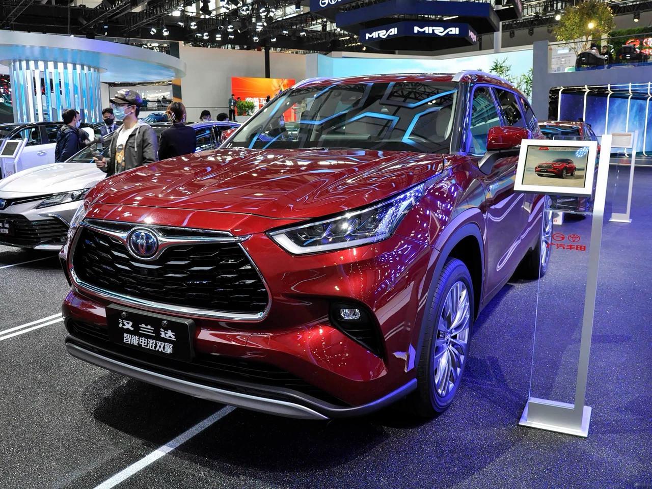 新款凯美瑞新增运动版本，外观更年轻，升级无线CarPlay、HiCar，TSS辅