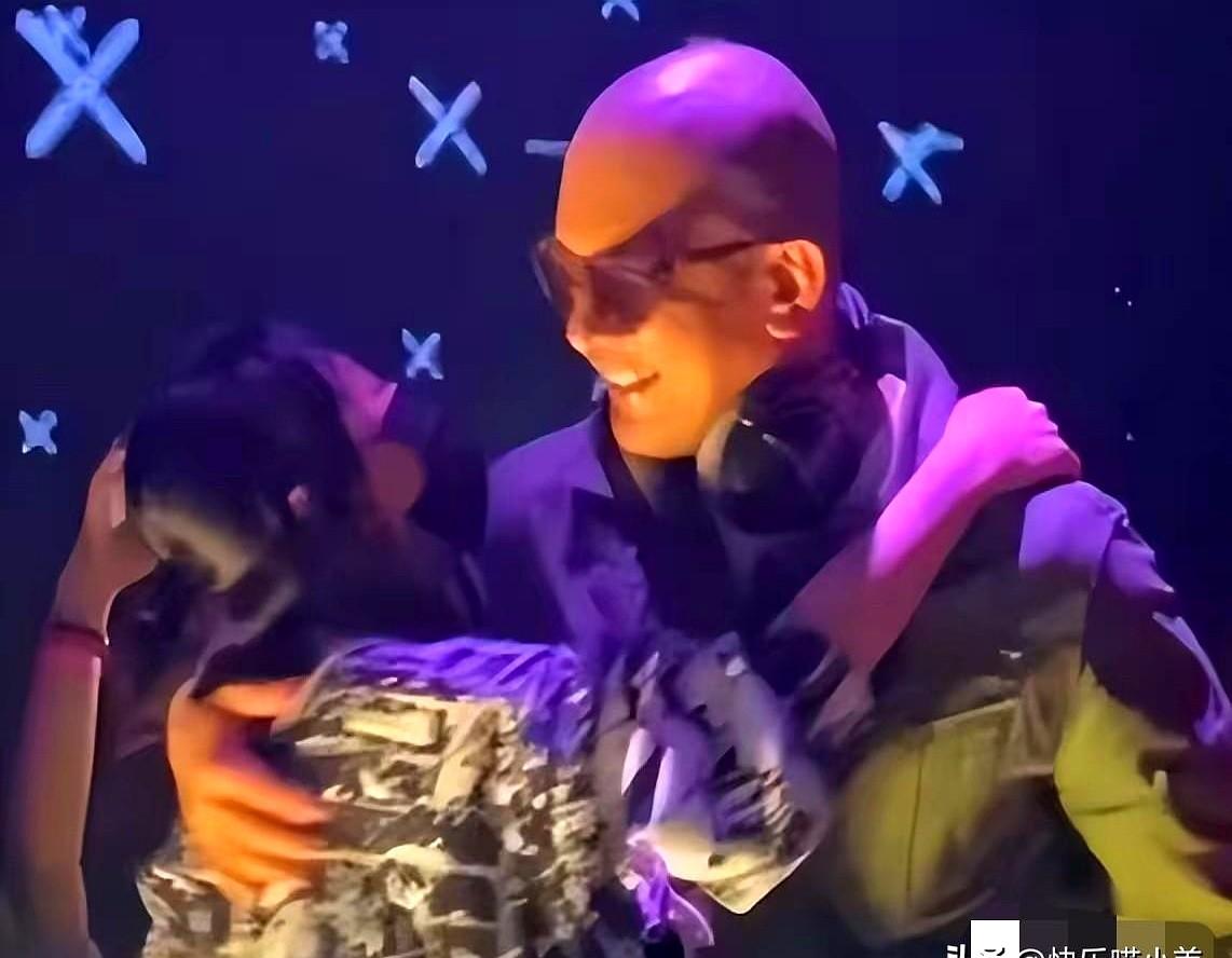 终于知道，小Ｓ为什么力挺具俊烨，却不喜欢汪小菲了，因为凡事都是相互的。你看人