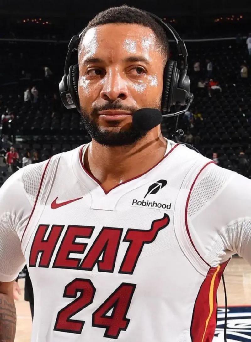 疯了，疯了，独行侠管理层彻底疯了。一点耐心都没有。Shams：独行侠计划围绕