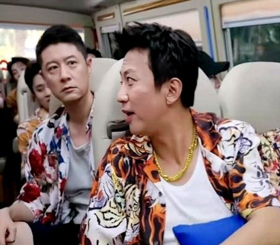 邓超录制“五哈”时，让飞行嘉宾任重对着镜头，和自己的孩子说两句话：“因为他们喜欢