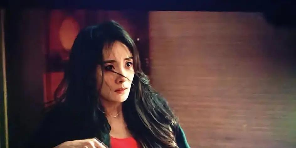 别聊《惊蛰无声》了，这片子压根不存在。张艺谋上一部谍战，是《悬崖之上》。张译